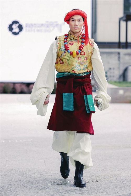 用時(shí)尚語言講述民族故事 民族服飾文化的t臺(tái)夢(mèng)